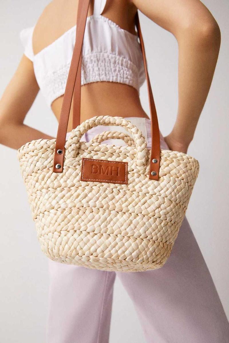 Mini capazo personalizable con 3 letras en Pull & Bear