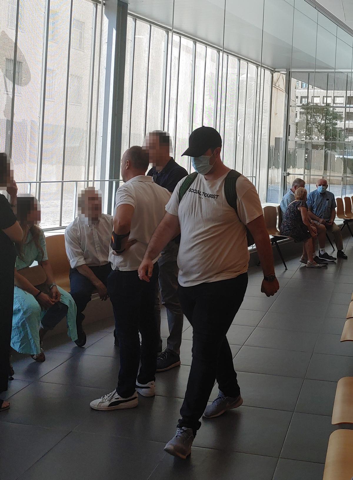El acusado, en el momento de entrar en la sala de vistas.