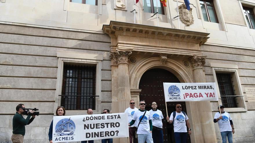 Los solicitantes de ayudas a las fotovoltaicas protestan ante San Esteban