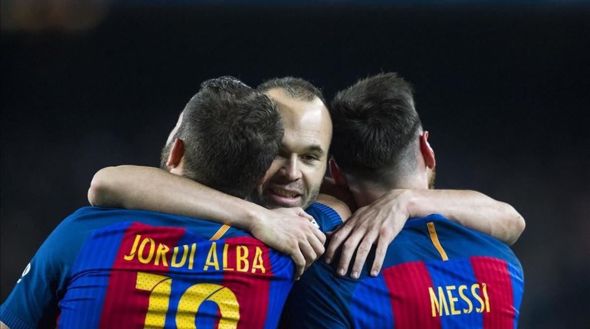 marcosl36663897 barcelona    18 12 2016       deportes      iniesta felicita161218232011