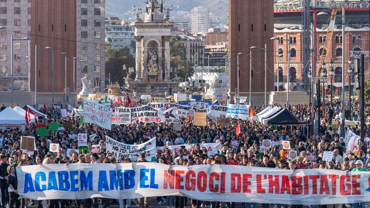Manifestación masiva contra el precio abusivo de los alquileres y la ...