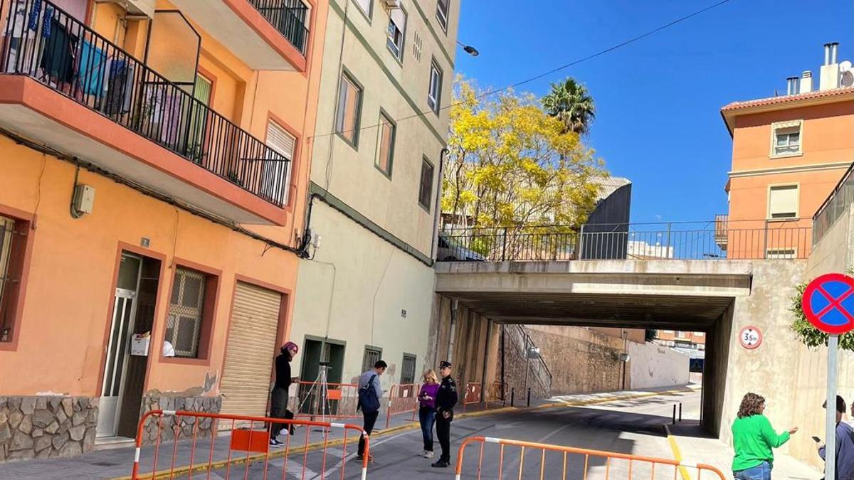 Edificio afectado con riesgo de derrumbe en el Paseo dels Abrets de Crevillent