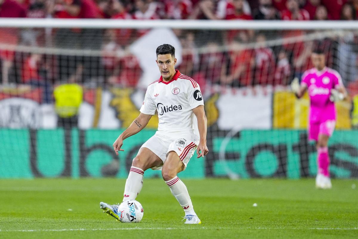 Castrín durante el encuentro ante la Real Sociedad en el Sánchez-Pizjuán