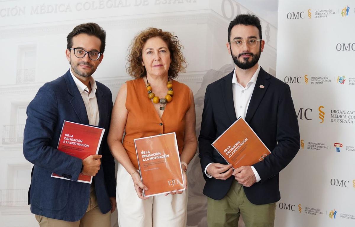 El murciano Domingo Sánchez, Mª Isabel Moya y Álvaro Cerame en la presentación del informe | OMC