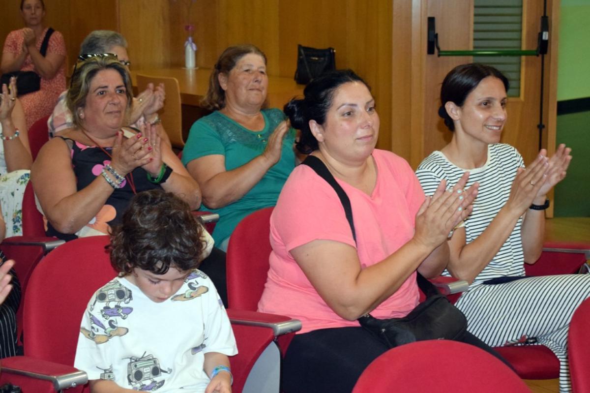 El acto de entrega de diplomas en el Auditorio Municipal de Valga.