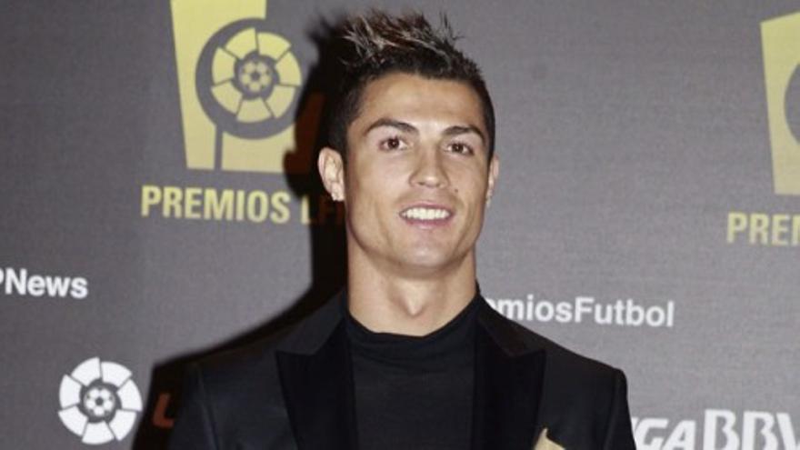 Cristiano Ronaldo brilla en la alfombra roja de la gala de la LFP
