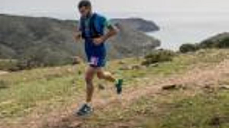 Adán i Navarro s&#039;enduen la Trail Cap de Creus en la prova llarga