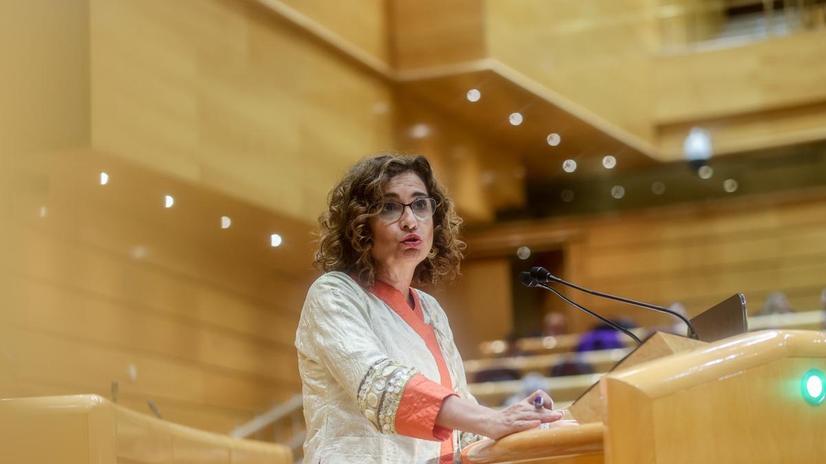 La ministra de Hacienda y Función Pública, María Jesús Montero, en una sesión de control al Gobierno, en el Senado, a 15 de noviembre de 2022, en Madrid (España).