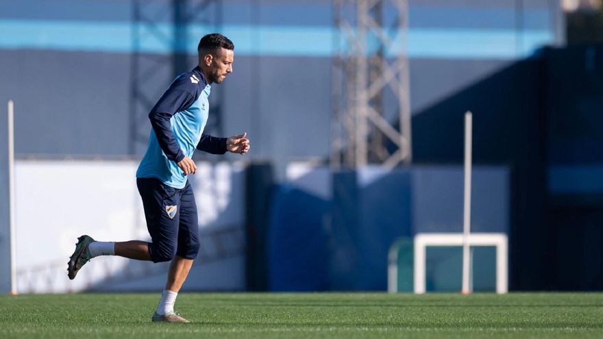 Manu Molina sigue su puesta a punto para llegar al Málaga CF-Racing de Ferrol