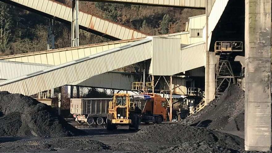 Una máquina trabaja en el lavadero del Batán, en la zona de Sueros.