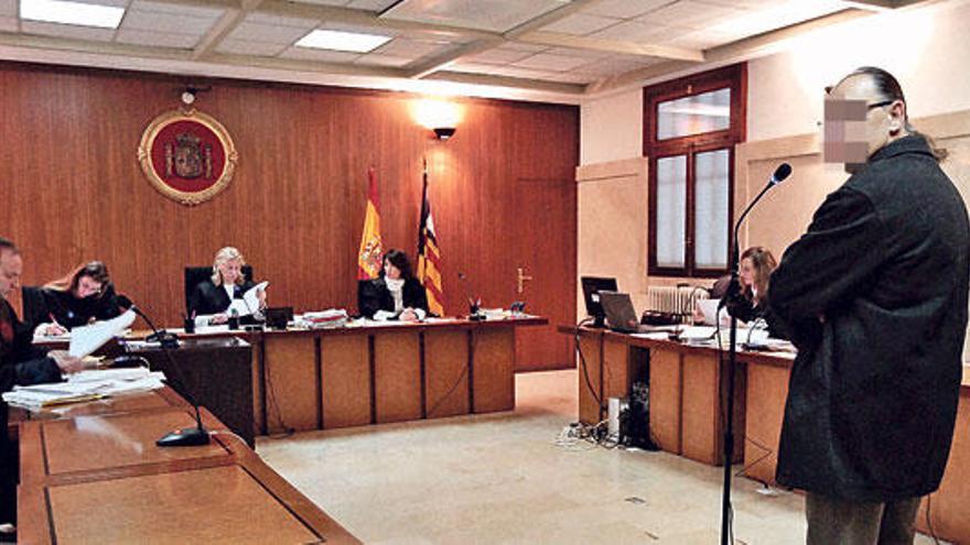 El acusado, ayer durante el juicio celebrado en la Audiencia Provincial de Palma.