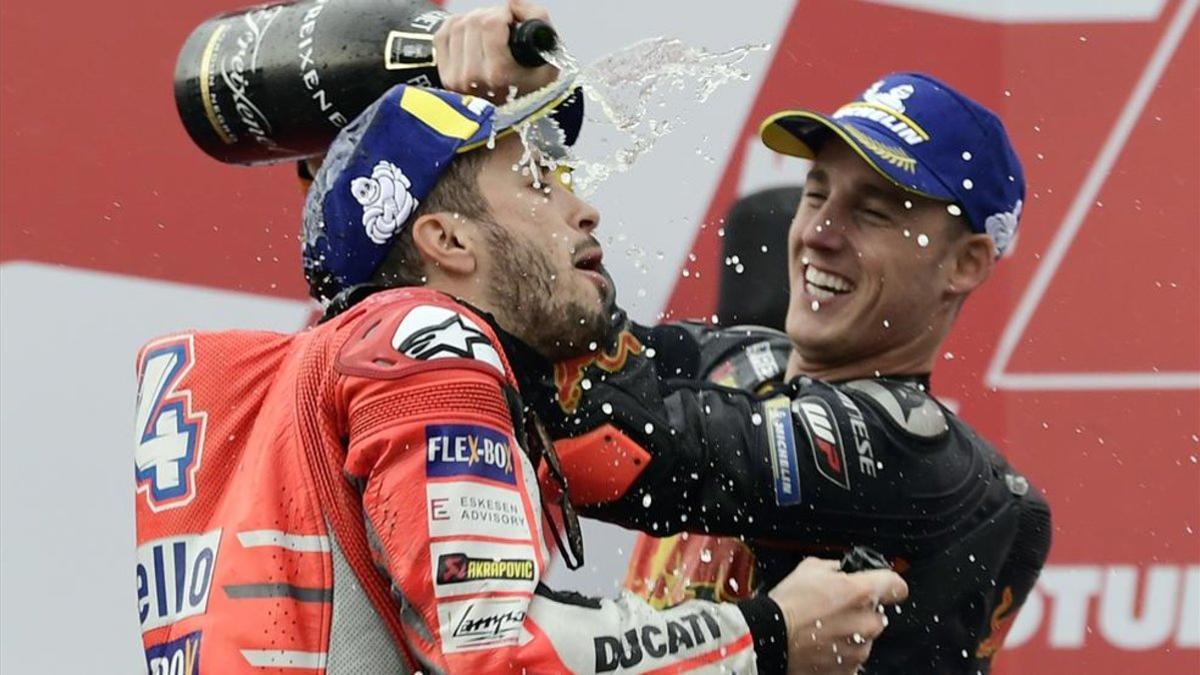 Dovizioso y Pol Espargaró, en el podio de Cheste