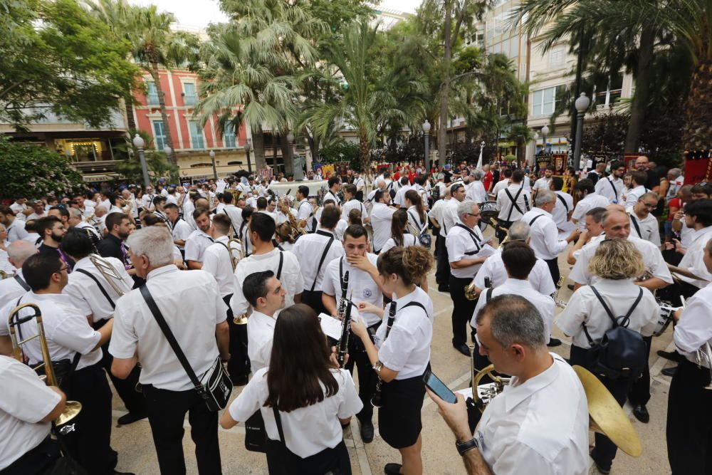 Las marchas toman la calle en Elche