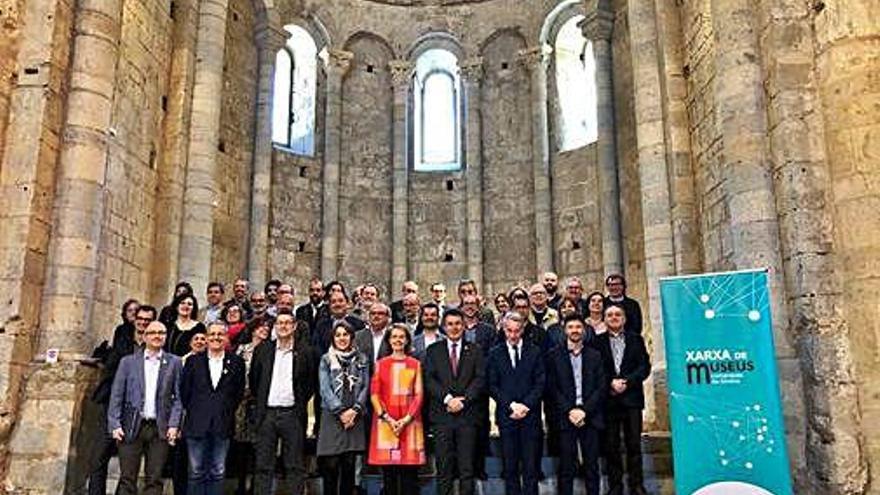 Les autoritats i responsables de museus en la trobada de la Comissió Institucional de la xarxa.