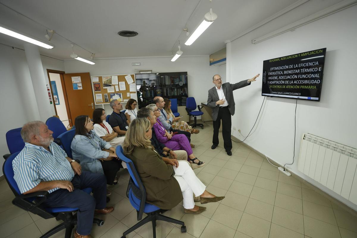 La visita de la consejera de Salud a Luanco para anunciar las obras que se acometerán en el centro de salud La visita de la consejera de Salud a Luanco para anunciar las obras que se acometerán en el centro de salud