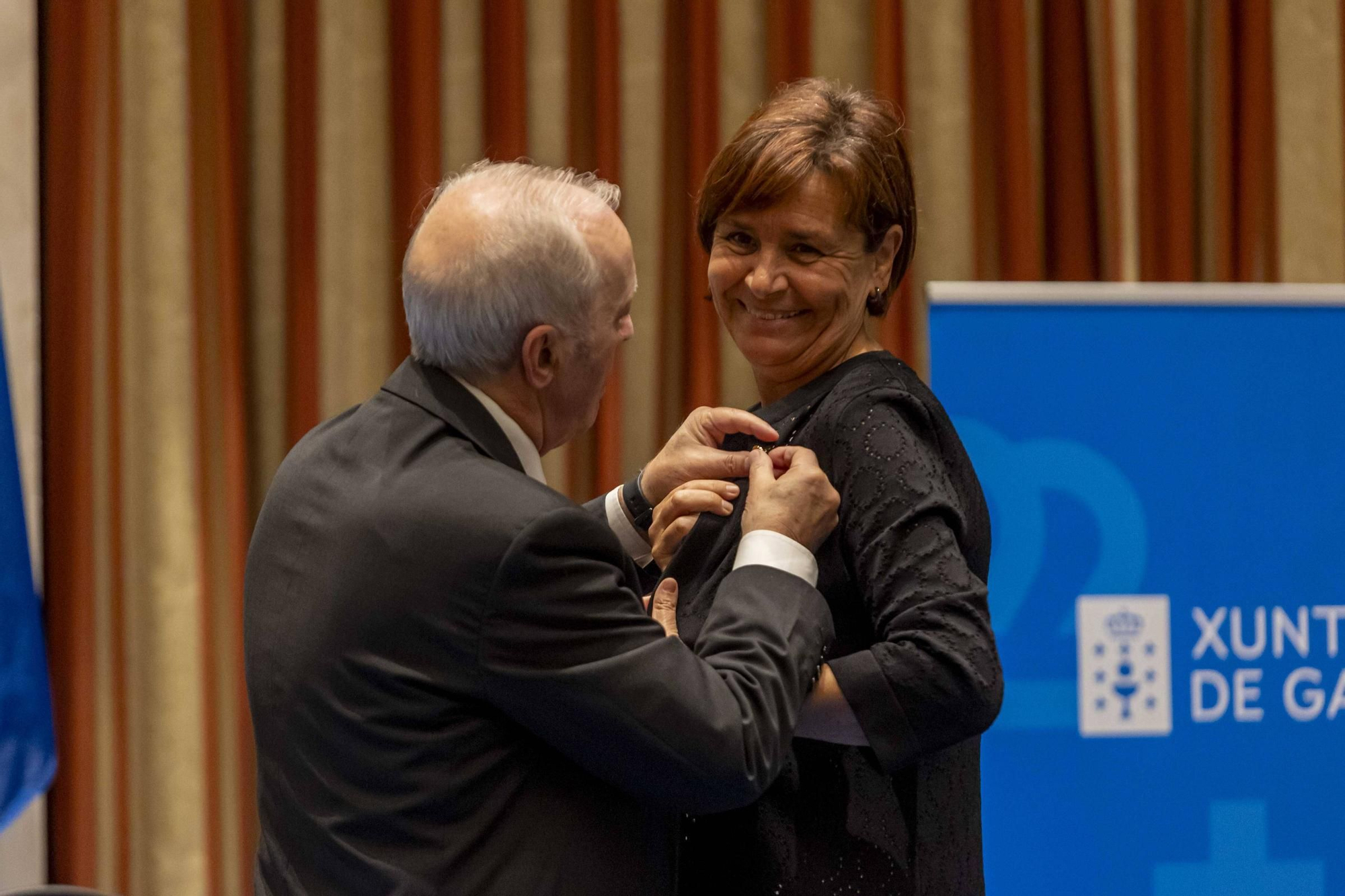 La Asociación Día de Galicia en Asturias entrega su medalla de oro a Adrián Barbón y Carmen Moriyón