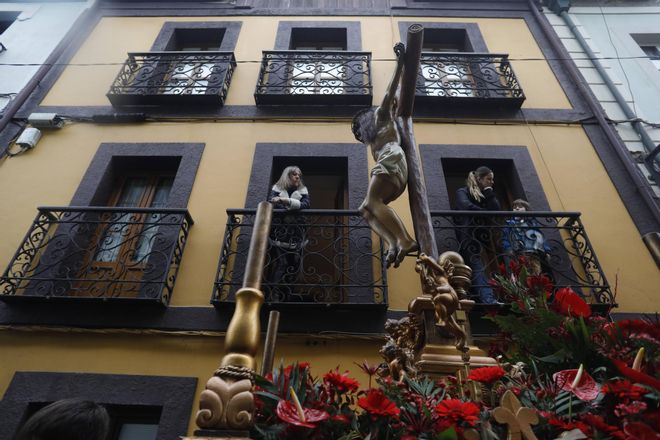 EN IMÁGENES: Así fue la procesión del Cristo del Socorro por las calles de Luanco