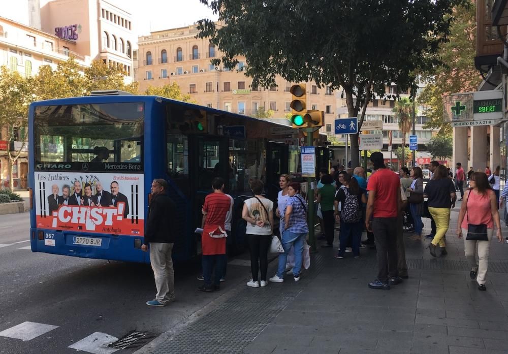 11 heridos por un frenazo de un bus de la EMT al intentar evitar una colisión