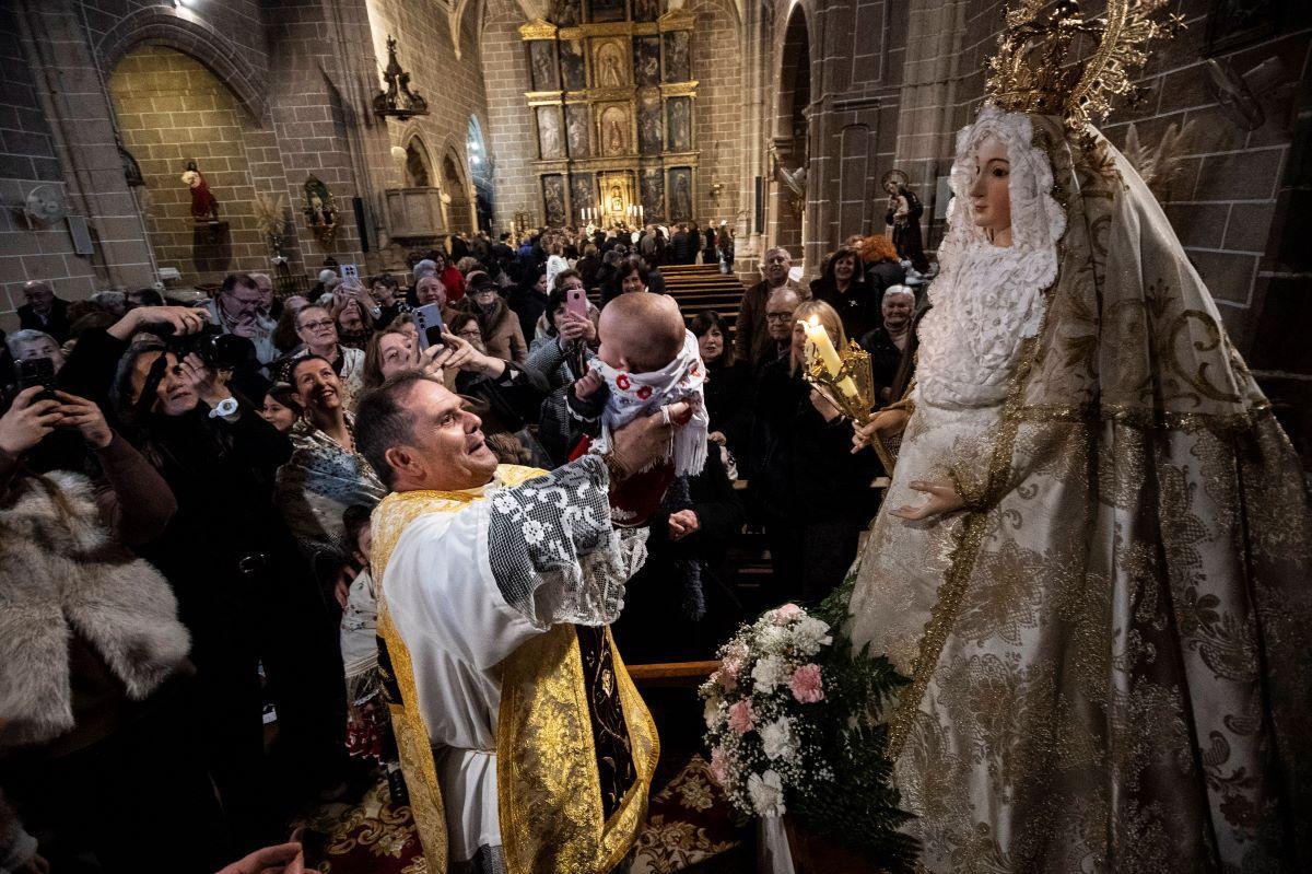 El municipio cacereño de Monroy celebra su tradicional ceremonia de las Purificás