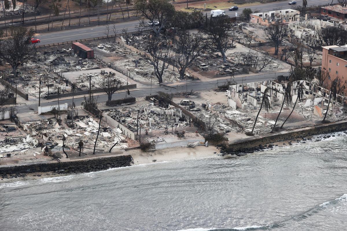 El fuego destruye la localidad de Lahaina, en Hawái