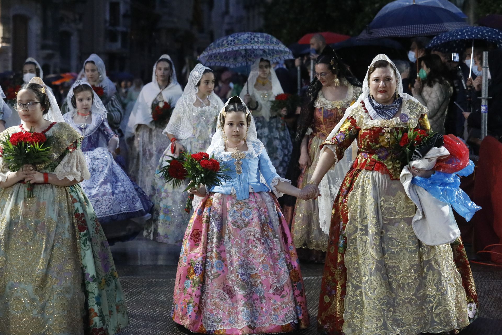 Búscate en el primer día de ofrenda por la calle de la Quart (entre las 19:00 a las 20:00 horas)