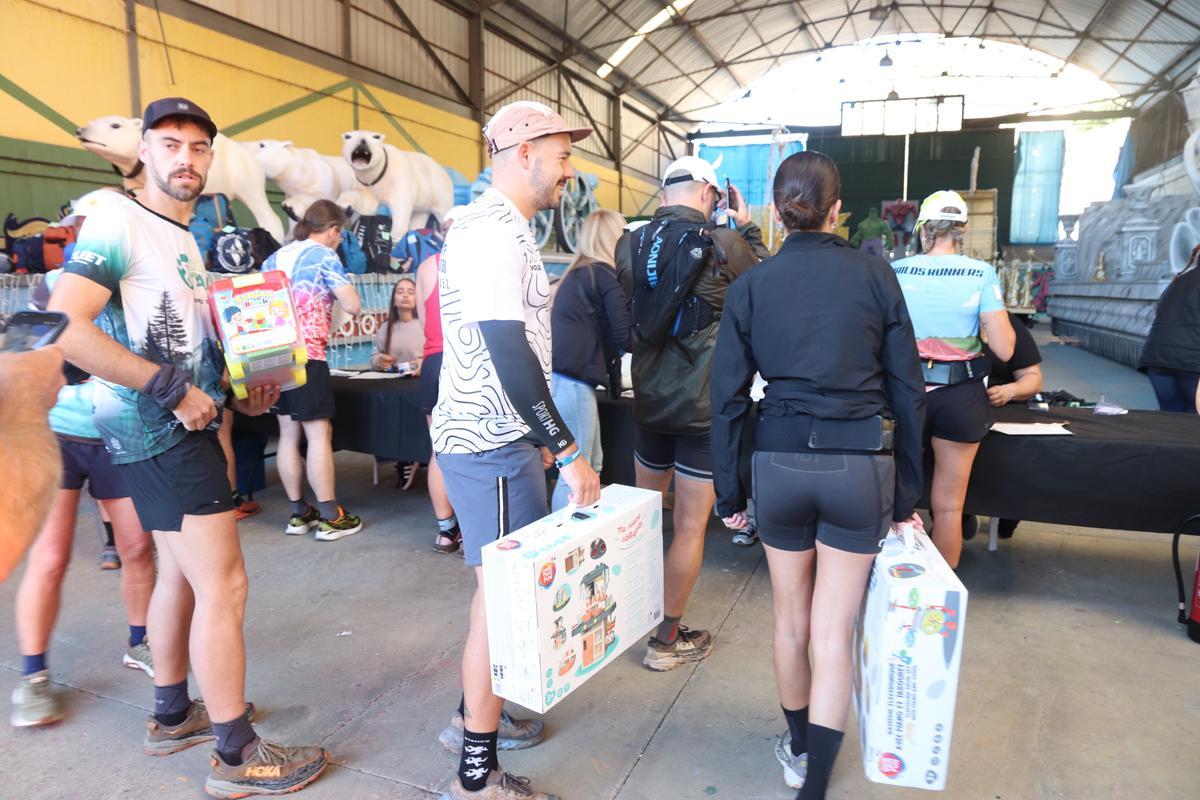 La Anaga Trail llena de juguetes a los niños