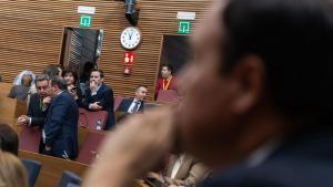 27/11/2025 El presidente de Vox Valencia, José María Llanos (i), durante su debate de investidura como nuevo president de la Generalitat, en Les Corts Valencianes, a 27 de noviembre de 2025, en Valencia, Comunidad Valenciana (España). El candidato del PP a relevar a Carlos Mazón al frente de la Generalitat y único aspirante, Juanfran Pérez Llorca, se somete hoy al debate de investidura en Les Corts, una sesión a la que asistirá el todavía president en funciones y en la que no habrá ningún representante de la dirección nacional del Partido Popular. POLITICA Jorge Gil - Europa Press
