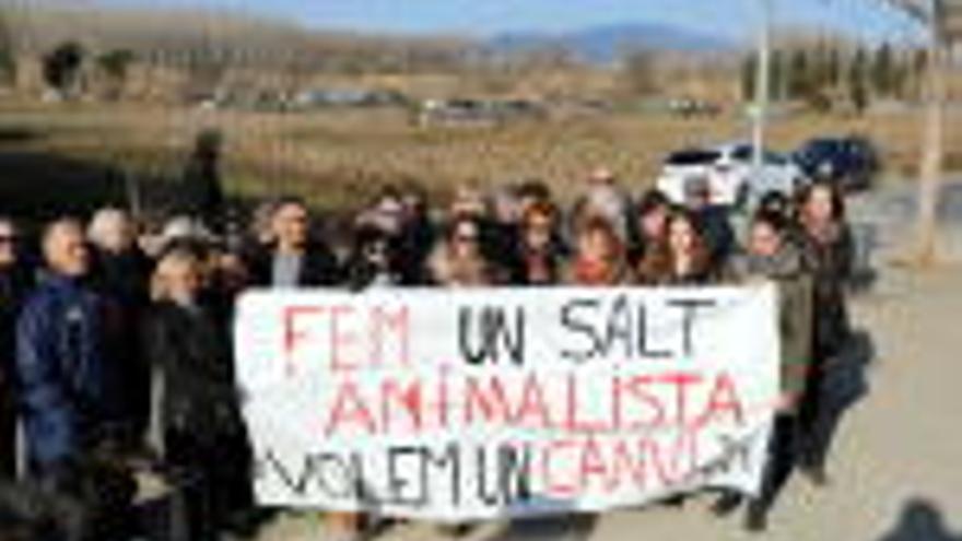 Els animalistes gironins declaren Salt «poble enemic dels animals»