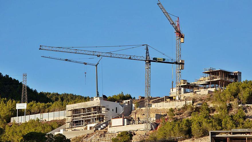 Las mansiones mantienen al sector de la construcción en Ibiza y Formentera