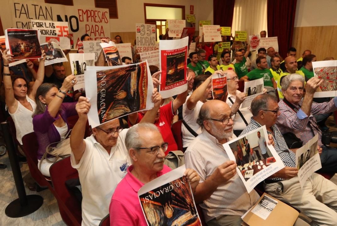 Trabajadores de Cosmos, en el Pleno municipal