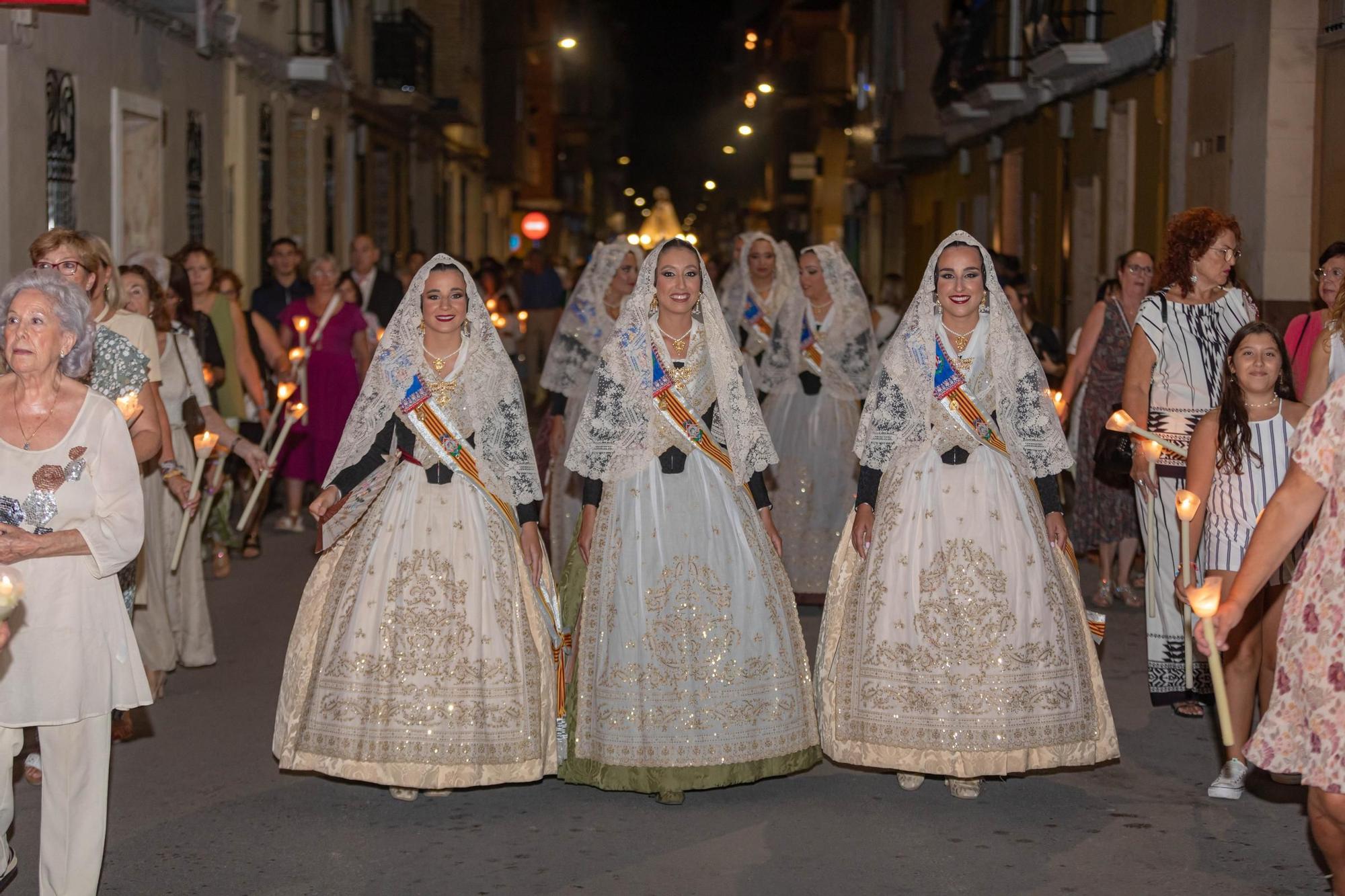 Cita fallera en la procesión de Xirivella