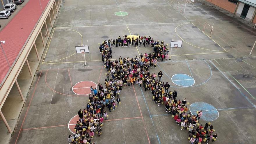 GALERÍA | El colegio La Vega de Benavente manda su &quot;fuerza&quot; a los niños que luchan contra el cáncer