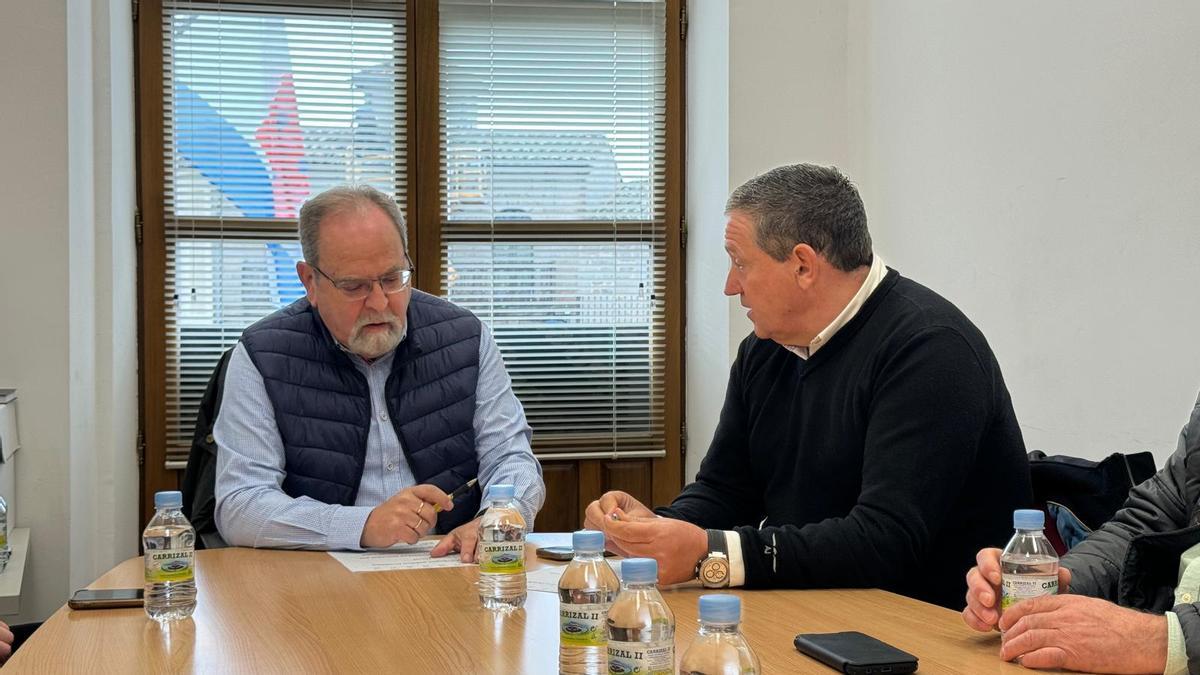 Reunión entre el presidente de la Diputación y el alcalde de Fermoselle.