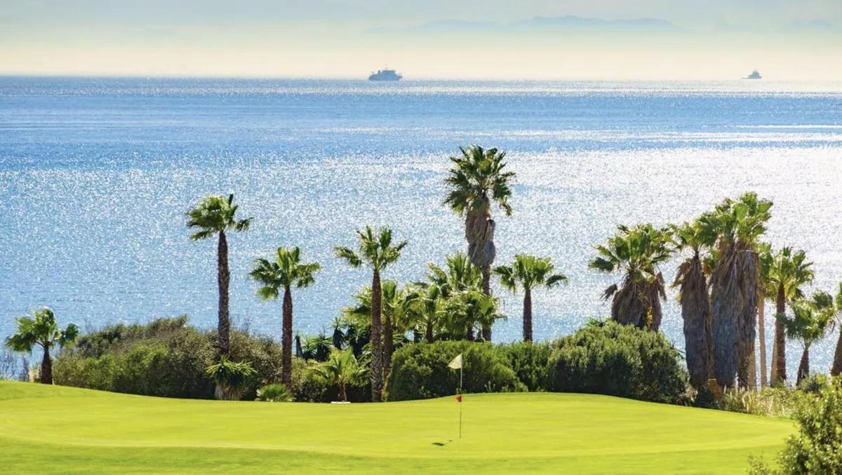 Hasta practicar golf aquí es un lujo