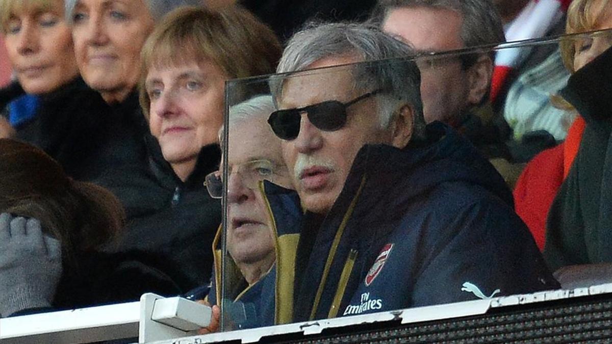 Kroenke en el palco del Emirates, donde no se prodiga demasiado