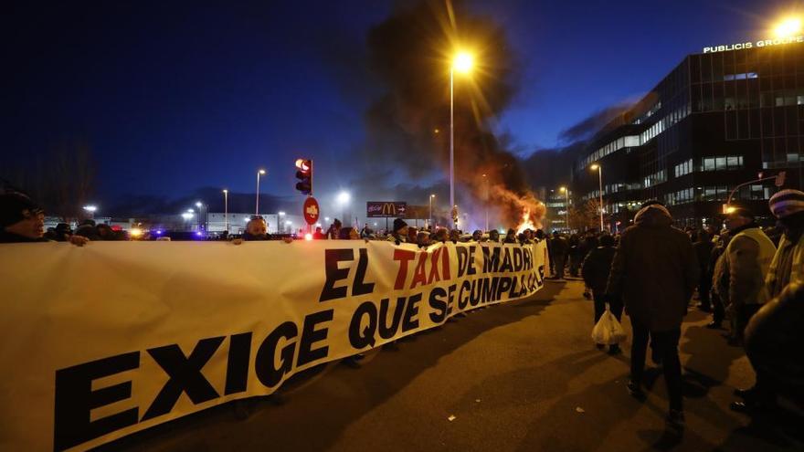 Las imágenes de las protestas de los taxistas en Madrid
