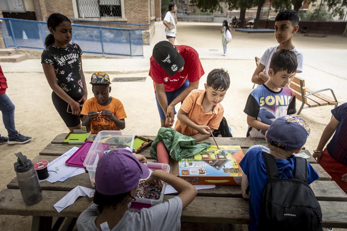 Save the Children inicia sus campamentos de verano para 2200 niños y niñas en riesgo de pobreza y de exclusión social. Las actividades socioeducativas facilitan la conciliación familiar y evitan que los niños y niñas se queden solos en casa.