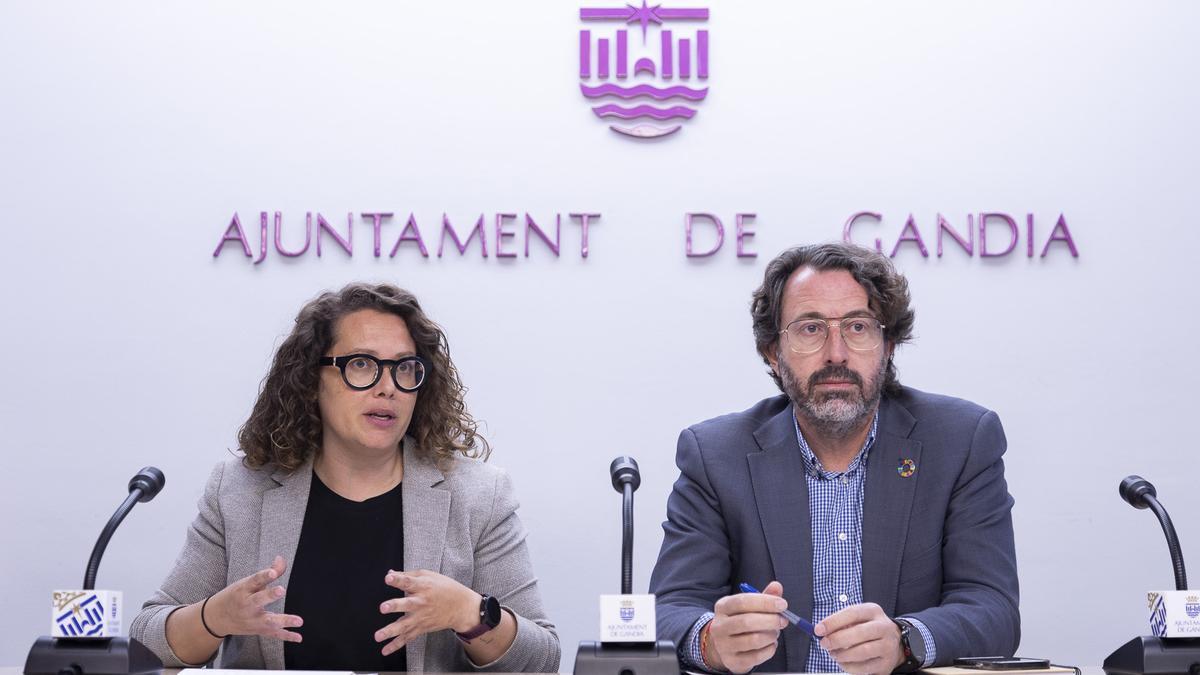 La regidora Alicia Izquierdo i el regidor Vicent Mascarell en la presentació dels projectes