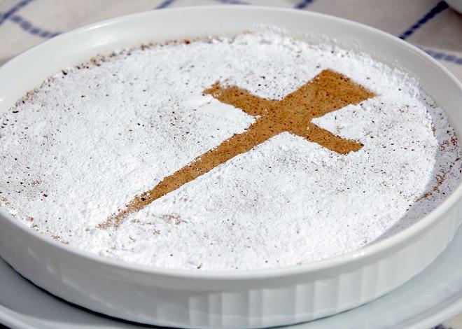 Tarta de Santiago / Galician Almond Cake