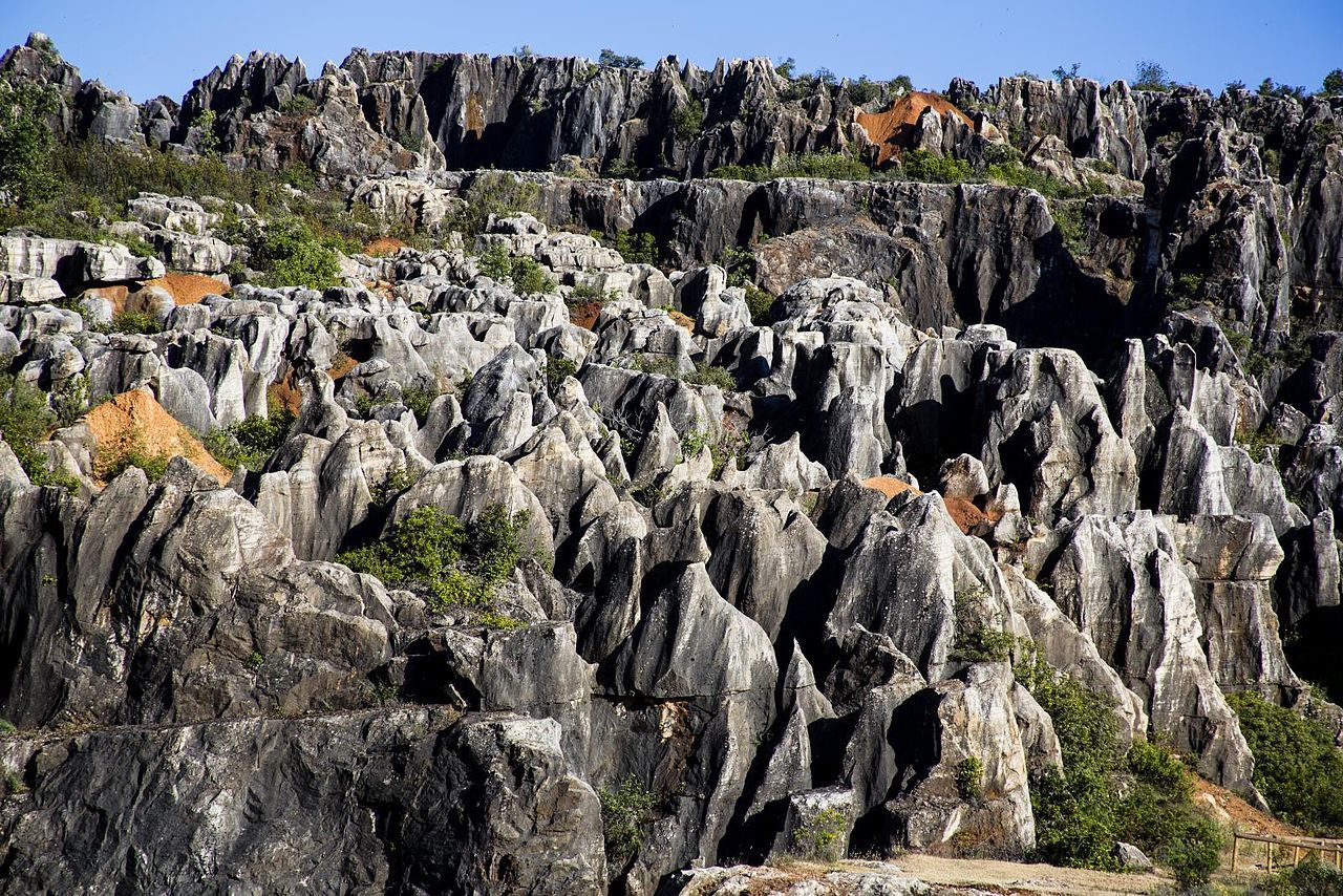 Con centenares de vías de escalada habilitadas, el Cerro del Hierro es un referente para los aficionados a este deporte