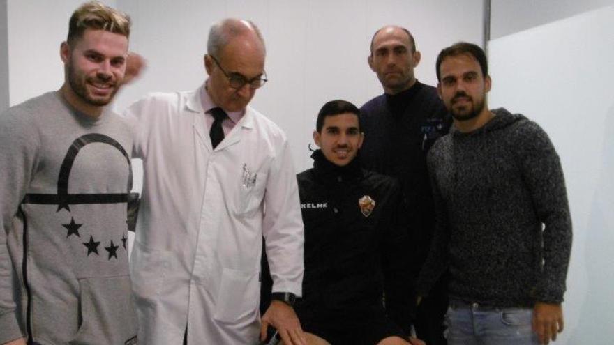 Mandi, el Doctor Ripoll, Ismael Heredia, el Doctor Quesada y Matilla, esta mañana en Ripoll y De Prado Sport Clinic