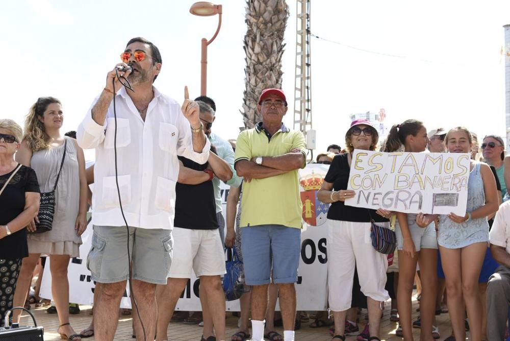 Protestas por el estado del Mar Menor en Los Nieto