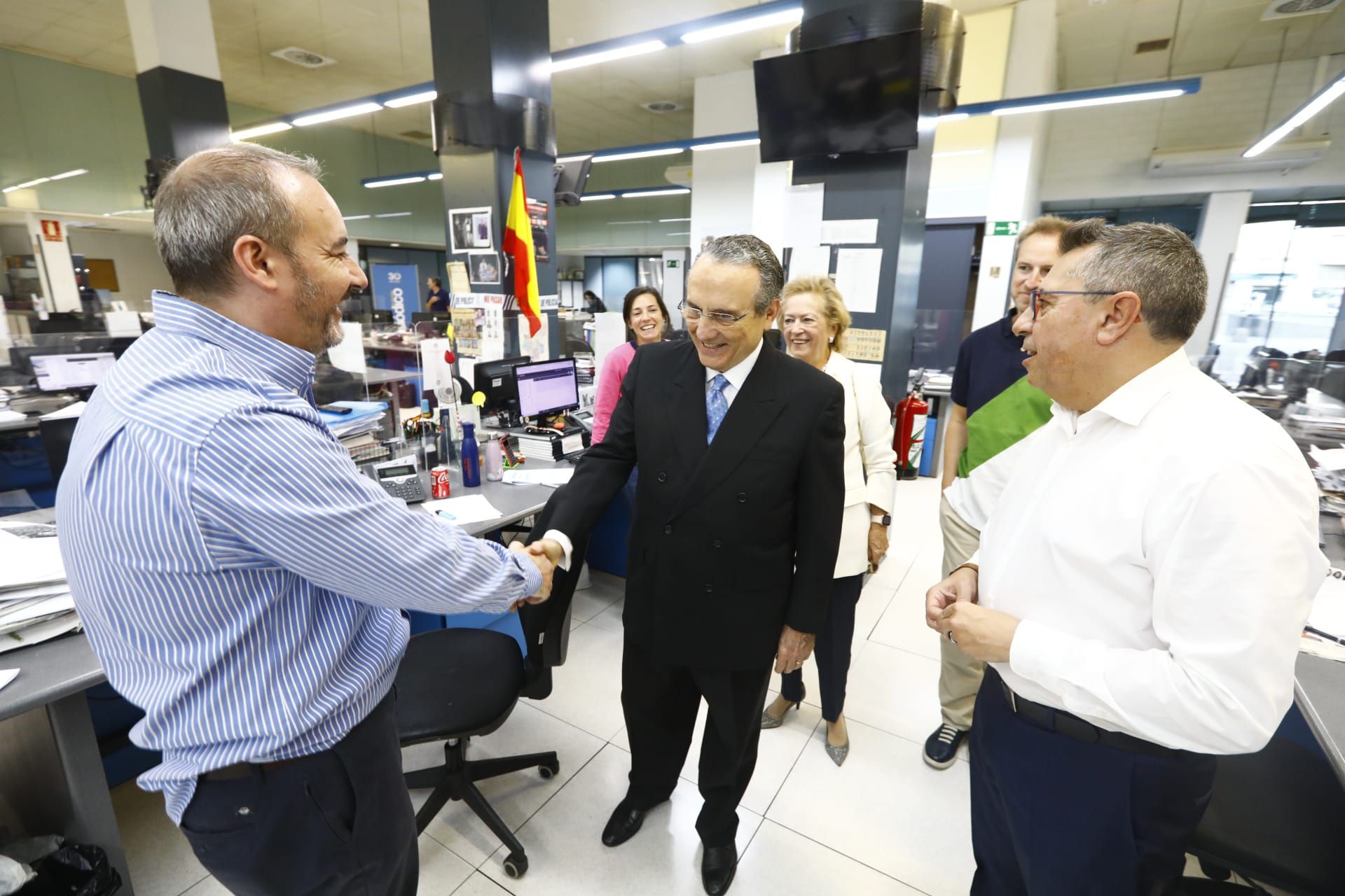 Javier Moll, fundador de Prensa Ibérica, visita El Periódico de Aragón