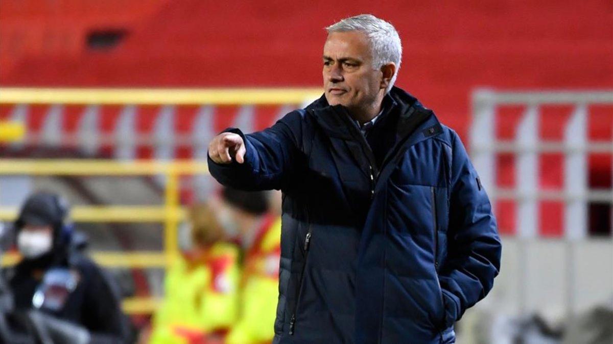 Mourinho cumple su promesa con Sergio Reguilón: ¡le regala un jamón!