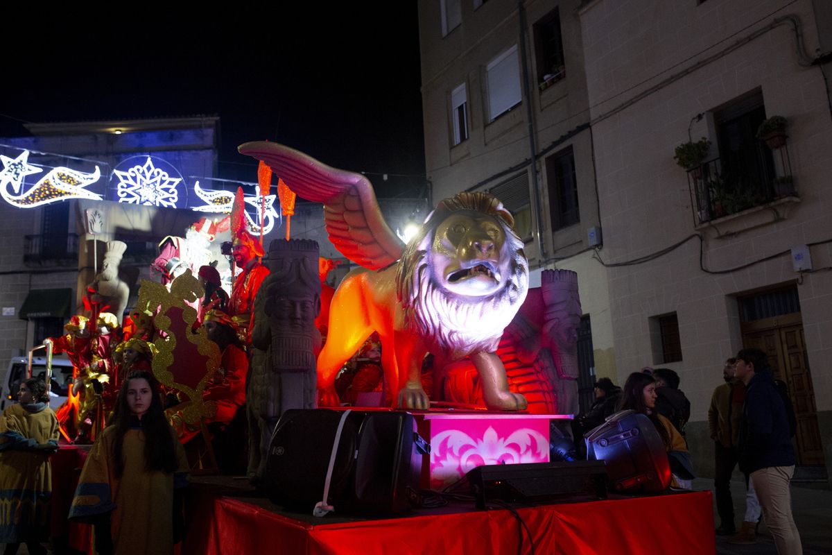 Fotogalería | Así fue la cabalgata de Reyes Magos en Cáceres