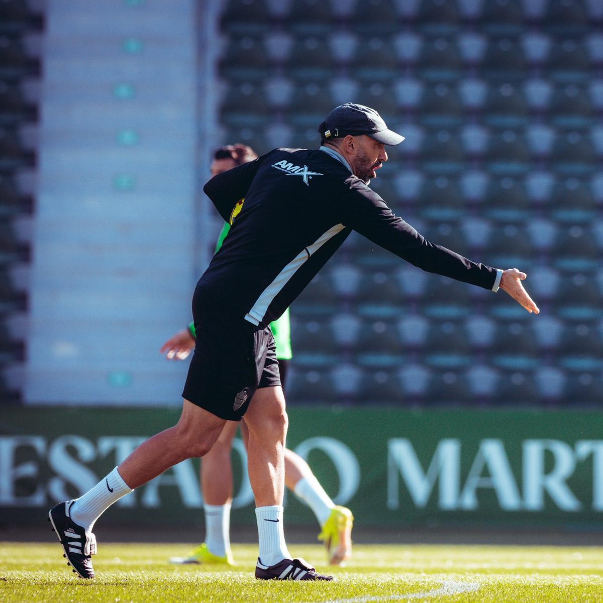 Eder Sarabia, durante un entrenamiento del Elche