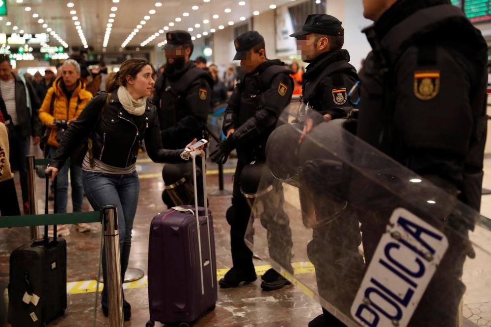 Protesta de los CDR en la estación de Sants