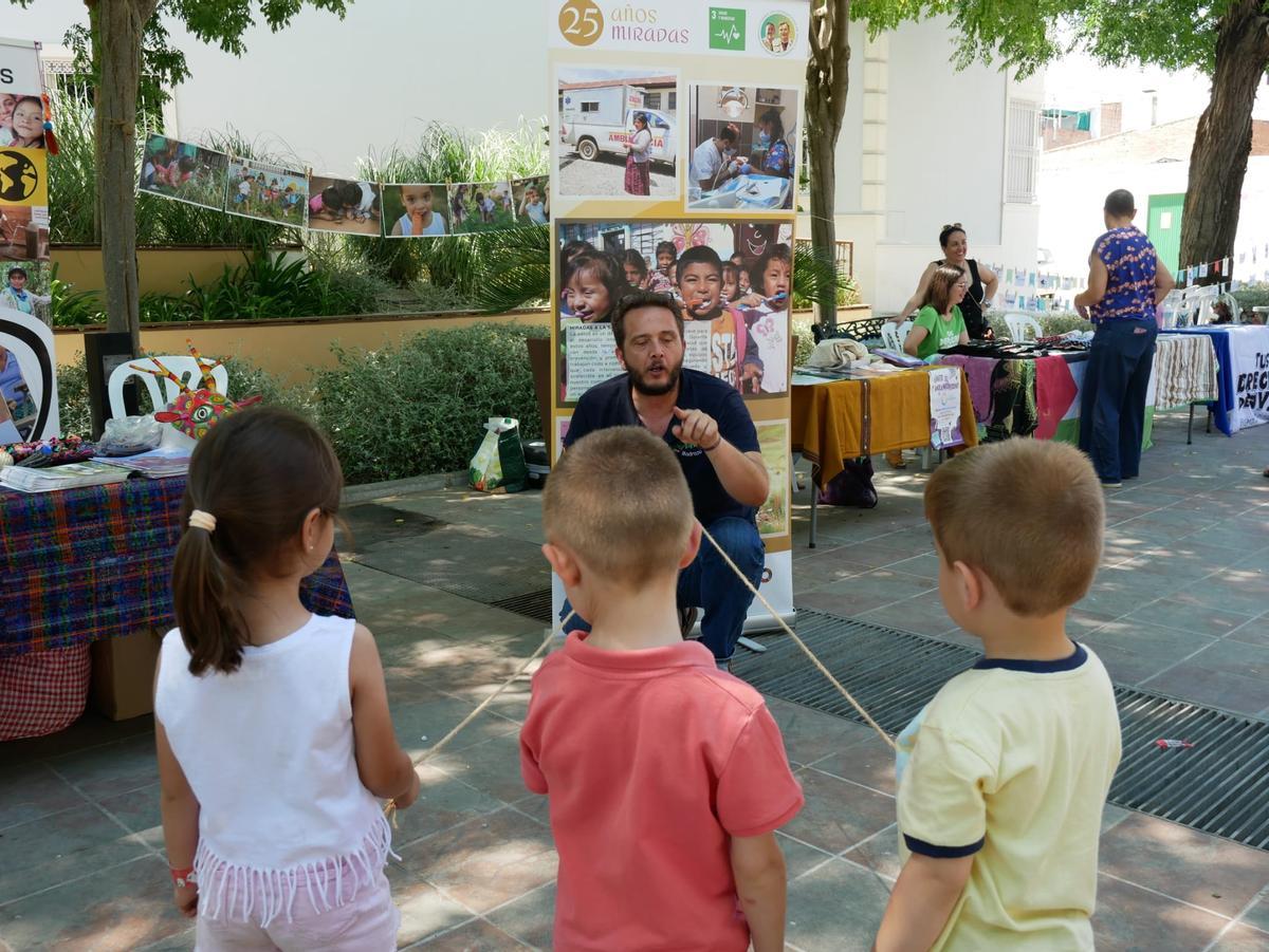 Cañete acoge con éxito la Feria de la Solidaridad Provincial Cañete acoge con éxito la Feria de la Solidaridad Provincial