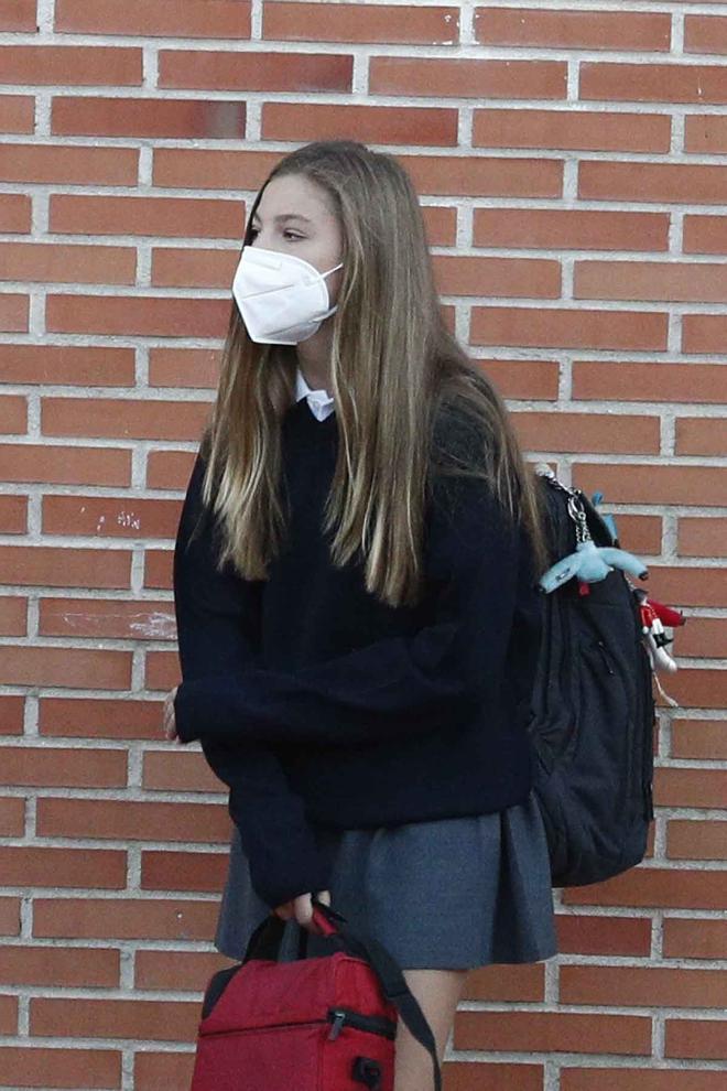 La infanta Sofía, con uniforme, en su primer día de colegio del curso escolar 2021-2022