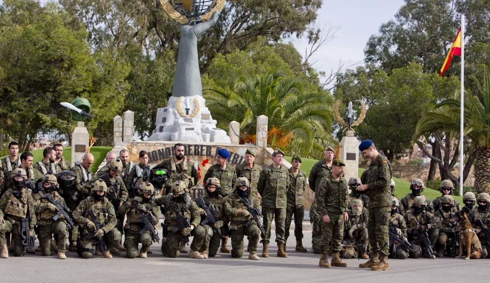 El Rey Felipe VI sigue desde Alicante varias maniobras del Mando de Operaciones Especiales